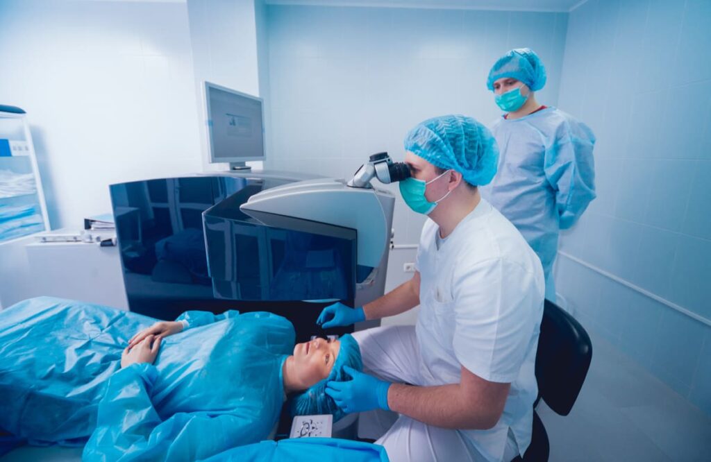 woman-having-lasik-procedure